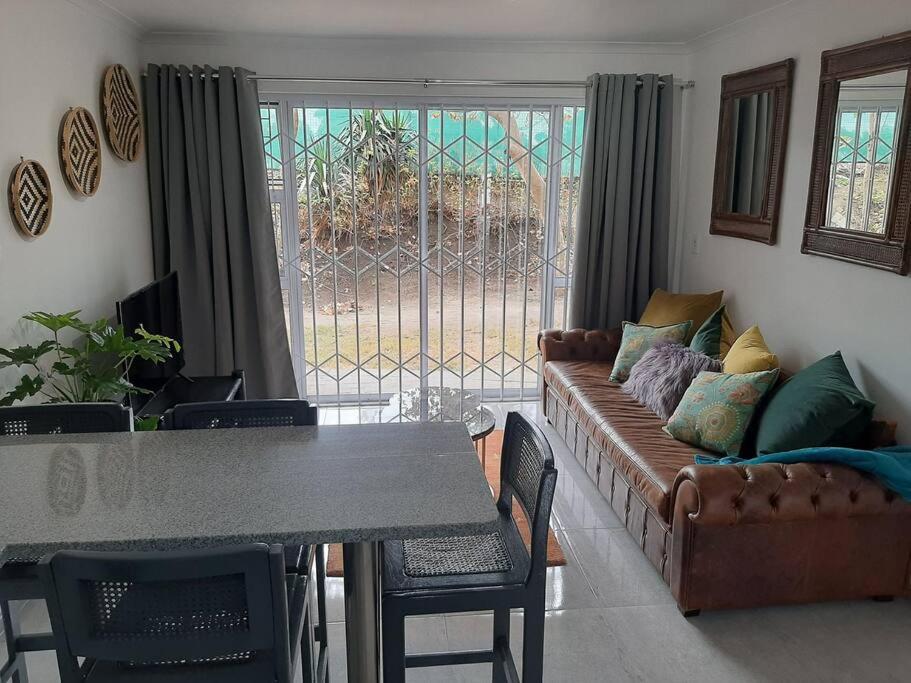 Mawethu Pinelands Modern 2 Bedrooms Flat With Parking Bay *