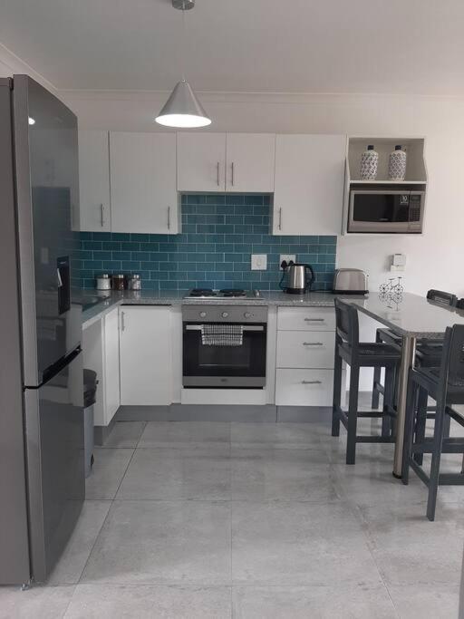 Mawethu Pinelands Modern 2 Bedrooms Flat With Parking Bay Apartment Cape Town