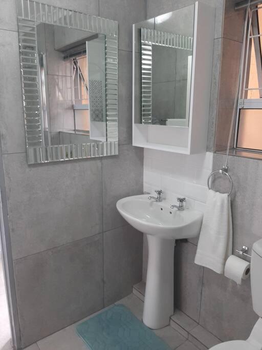 Mawethu Pinelands Modern 2 Bedrooms Flat With Parking Bay Cape Town