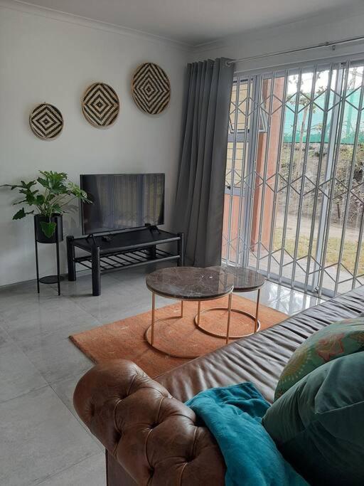 Apartment Mawethu Pinelands Modern 2 Bedrooms Flat With Parking Bay Cape Town