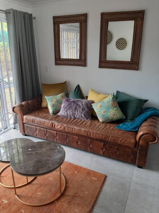 Mawethu Pinelands Modern 2 Bedrooms Flat With Parking Bay Apartment *